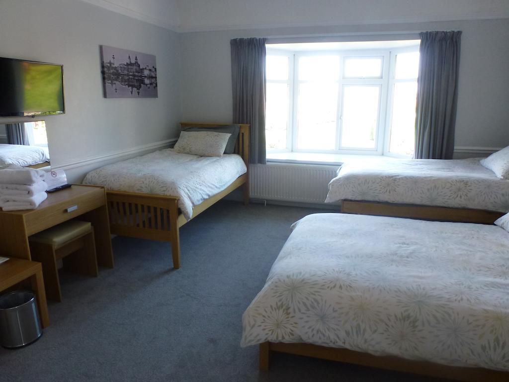 Orrell Park Hotel Liverpool Room photo